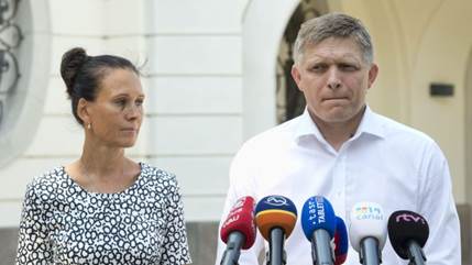Premiér Robert Fico s manželkou Svetlanou reaguje na obvinenia Igora Matoviča.